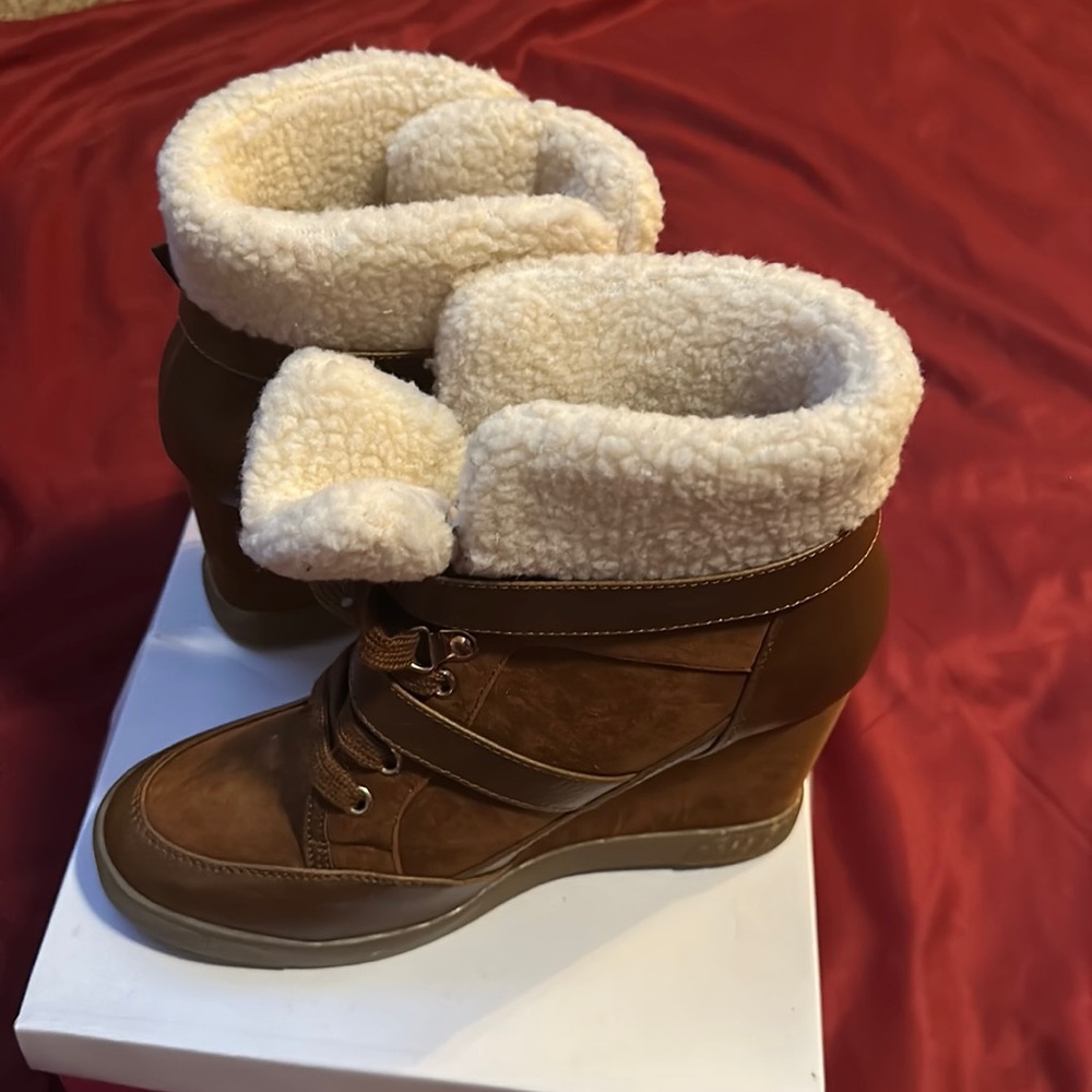 Never been Worn Cognac Heel Show Boots. Has a few Scratches on right heel. - Picture 1 of 6